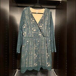 Xhiliration Green Christmas/New Years Holiday Lace  Mini Long Sleeved Dress